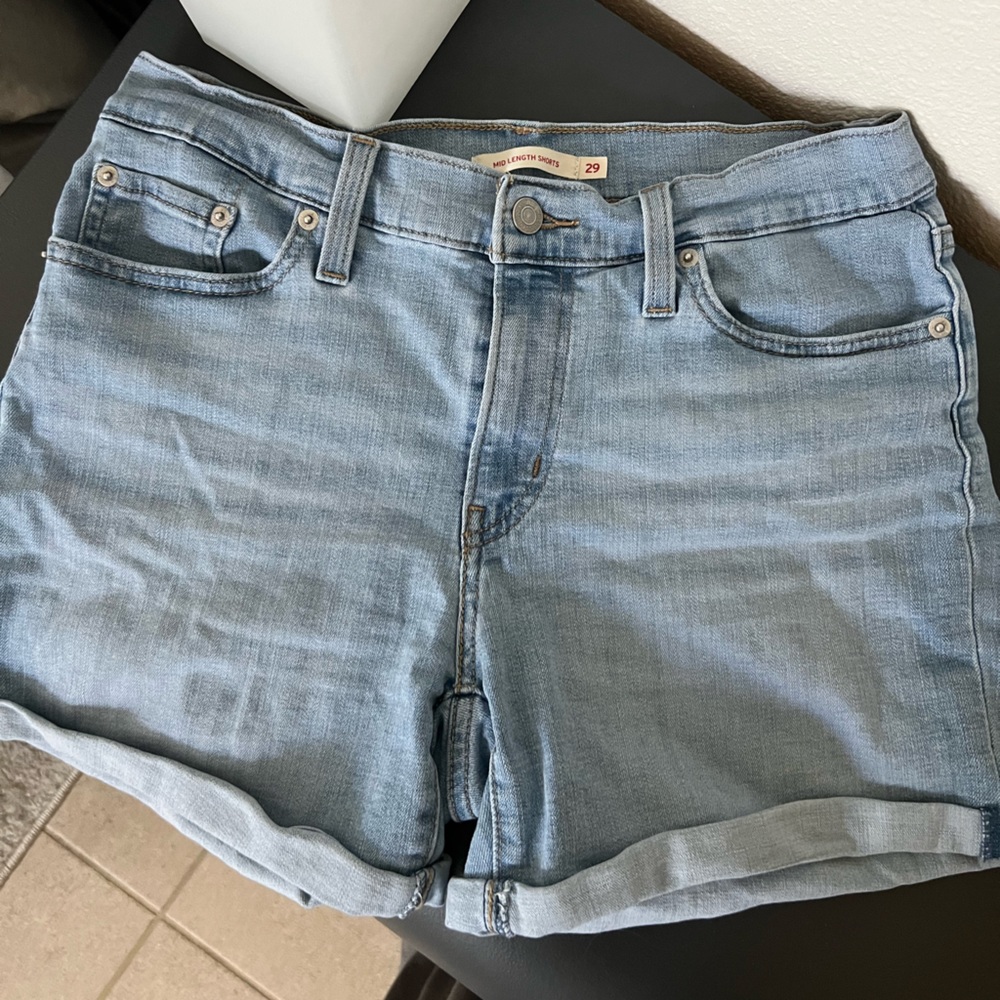 Levi’s mid-length denim shorts (light wash)
